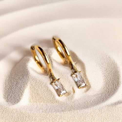 Arracadas con Zirconia Rectangular Aleah Jewelry vista 2
